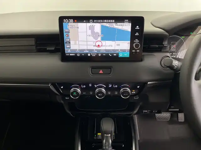 ホンダ ヴェゼル ハイブリッド e:HEV Z 鹿児島県 2025(令7)年 0.1千km パール 登録済未使用車/HondaSENSING/・衝突軽減ブレーキ/・誤発信抑制機能/・車線維持支援システム/・先行車発進お知らせ機能/・路外逸脱抑制機能/・トラフィックジャムアシスト/・渋滞追従機能付きアダプティブクルーズコントロール/・ブラインドスポットインフォメーション/純正ディスプレイオーディオ/(BT/Applecarplay/Androidauto/AM/FM/フルセグTV)/パドルシフト/純正ビルトインETC2.0/チップアップシート/ハーフレザーシート/前席シートヒーター/パワーバックドア/純正18インチアルミホイール/前後コーナーセンサー/オートマチックハイビーム/純正LEDヘッドライト