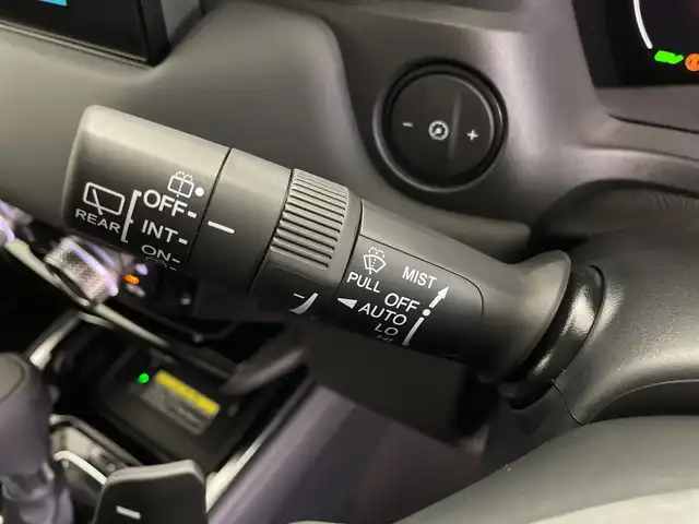 ホンダ ヴェゼル ハイブリッド e:HEV Z 鹿児島県 2025(令7)年 0.1千km パール 登録済未使用車/HondaSENSING/・衝突軽減ブレーキ/・誤発信抑制機能/・車線維持支援システム/・先行車発進お知らせ機能/・路外逸脱抑制機能/・トラフィックジャムアシスト/・渋滞追従機能付きアダプティブクルーズコントロール/・ブラインドスポットインフォメーション/純正ディスプレイオーディオ/(BT/Applecarplay/Androidauto/AM/FM/フルセグTV)/パドルシフト/純正ビルトインETC2.0/チップアップシート/ハーフレザーシート/前席シートヒーター/パワーバックドア/純正18インチアルミホイール/前後コーナーセンサー/オートマチックハイビーム/純正LEDヘッドライト