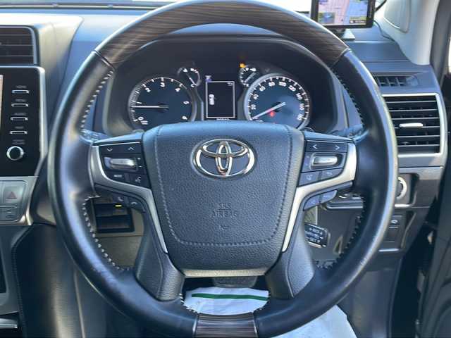 トヨタ ランドクルーザー プラド TZ－G 東京都 2020(令2)年 8.1万km ブラック 新車時保証書/取扱説明書/F/S/Rエアロ/ルーフレール/プリクラッシュセーフティー/レーダークルーズコントロール/ブラインドスポットモニター/オートマチックハイビーム/純正メーカーナビ/AM/FM/USB/BT/Miracast/360度カメラ　ETC【2.0】/ドライブレコーダー【前後】/AC100V100W/レザーシート　サンルーフ/シートヒーター/ベンチレーター/LEDヘッドライト/スマートキー×3/パドルシフト付ウッドコンビハンドル/サイド/カーテン/ニーエアバック/純正19インチアルミ