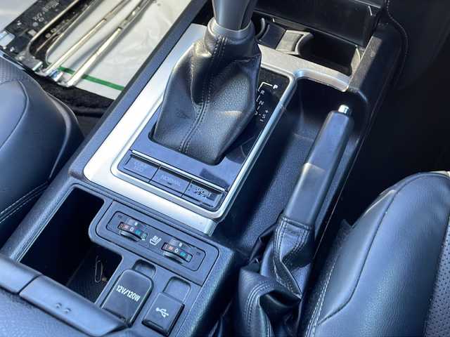 トヨタ ランドクルーザー プラド TZ－G 東京都 2020(令2)年 8.1万km ブラック 新車時保証書/取扱説明書/F/S/Rエアロ/ルーフレール/プリクラッシュセーフティー/レーダークルーズコントロール/ブラインドスポットモニター/オートマチックハイビーム/純正メーカーナビ/AM/FM/USB/BT/Miracast/360度カメラ　ETC【2.0】/ドライブレコーダー【前後】/AC100V100W/レザーシート　サンルーフ/シートヒーター/ベンチレーター/LEDヘッドライト/スマートキー×3/パドルシフト付ウッドコンビハンドル/サイド/カーテン/ニーエアバック/純正19インチアルミ