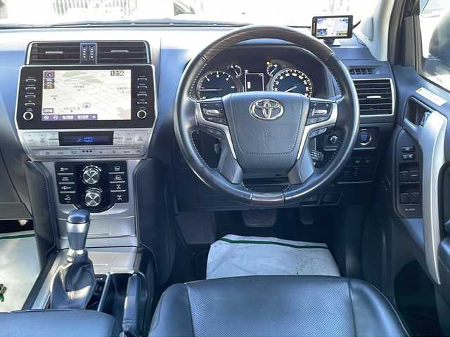 トヨタ ランドクルーザー プラド TZ－G 東京都 2020(令2)年 8.1万km ブラック 新車時保証書/取扱説明書/F/S/Rエアロ/ルーフレール/プリクラッシュセーフティー/レーダークルーズコントロール/ブラインドスポットモニター/オートマチックハイビーム/純正メーカーナビ/AM/FM/USB/BT/Miracast/360度カメラ　ETC【2.0】/ドライブレコーダー【前後】/AC100V100W/レザーシート　サンルーフ/シートヒーター/ベンチレーター/LEDヘッドライト/スマートキー×3/パドルシフト付ウッドコンビハンドル/サイド/カーテン/ニーエアバック/純正19インチアルミ