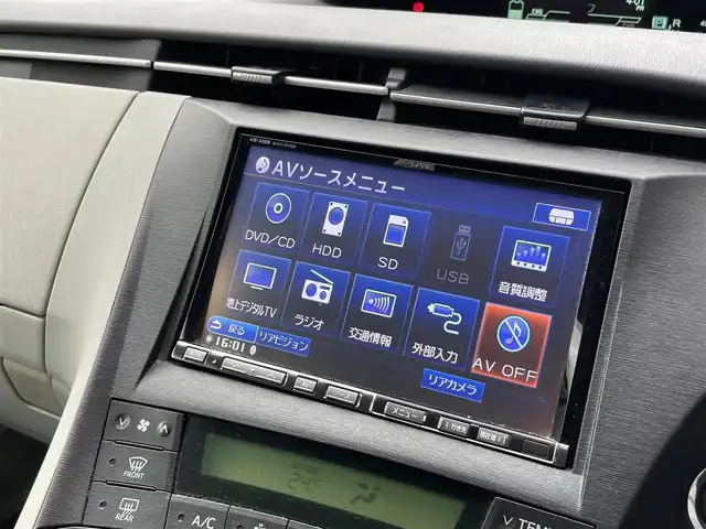 トヨタ プリウス S　LEDエディション 滋賀県 2011(平23)年 12.9万km ホワイトパールクリスタルシャイン ALPINE8インチナビ/・フルセグTV/・CD/・DVD/・SD/バックカメラ/クルーズコントロール/LEDヘッドライト/オートライト/ビルトインETC/スマートキー/スペアキー/ETC/ステアリングリモコン