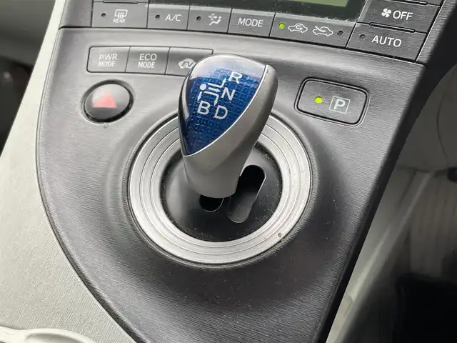 トヨタ プリウス S　LEDエディション 滋賀県 2011(平23)年 12.9万km ホワイトパールクリスタルシャイン ALPINE8インチナビ/・フルセグTV/・CD/・DVD/・SD/バックカメラ/クルーズコントロール/LEDヘッドライト/オートライト/ビルトインETC/スマートキー/スペアキー/ETC/ステアリングリモコン
