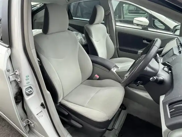 トヨタ プリウス S　LEDエディション 滋賀県 2011(平23)年 12.9万km ホワイトパールクリスタルシャイン ALPINE8インチナビ/・フルセグTV/・CD/・DVD/・SD/バックカメラ/クルーズコントロール/LEDヘッドライト/オートライト/ビルトインETC/スマートキー/スペアキー/ETC/ステアリングリモコン