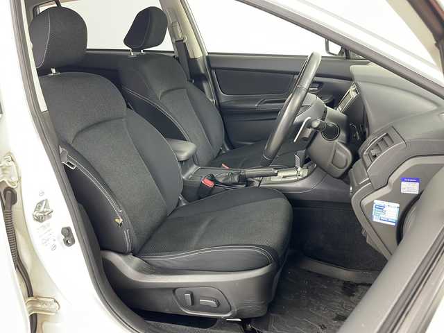 スバル インプレッサ ＸＶ 2．0i－L アイサイト 道央・札幌 2012(平24)年 4.6万km サテンホワイトパール ・4WD/・社外ナビ&CD&DVD&BT&TV/・バックカメラ/・アイサイト/・クルーズコントロール/・アイドリングストップ/・パドルシフト/・ビルトインETC/・純正フロアマット/・プッシュスタート/・HIDヘッドライト/・オートライト/・スマートキー/・スペアキー