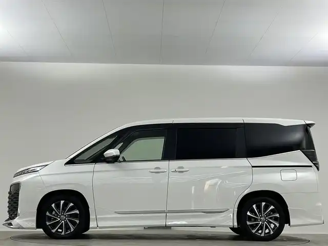 トヨタ ヴォクシー S－Z 埼玉県 2024(令6)年 1.4万km ホワイトパールクリスタルシャイン 禁煙車　快適利便ＰＫＧ　モデリスタエアロ　３眼ヘッドライト　純正１０．５型ナビ　ＣＤ　ＤＶＤ　ＢＴ　ＨＤＭＩ　ＥＴＣ２．０　アダプティブハイビーム　シートヒーター　バックカメラ　電動リアゲート