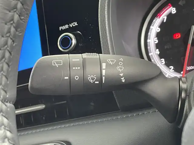 トヨタ ヴォクシー S－Z 埼玉県 2024(令6)年 1.4万km ホワイトパールクリスタルシャイン 禁煙車　快適利便ＰＫＧ　モデリスタエアロ　３眼ヘッドライト　純正１０．５型ナビ　ＣＤ　ＤＶＤ　ＢＴ　ＨＤＭＩ　ＥＴＣ２．０　アダプティブハイビーム　シートヒーター　バックカメラ　電動リアゲート