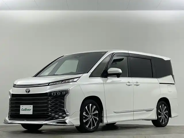 トヨタ ヴォクシー S－Z 埼玉県 2024(令6)年 1.4万km ホワイトパールクリスタルシャイン 禁煙車　快適利便ＰＫＧ　モデリスタエアロ　３眼ヘッドライト　純正１０．５型ナビ　ＣＤ　ＤＶＤ　ＢＴ　ＨＤＭＩ　ＥＴＣ２．０　アダプティブハイビーム　シートヒーター　バックカメラ　電動リアゲート