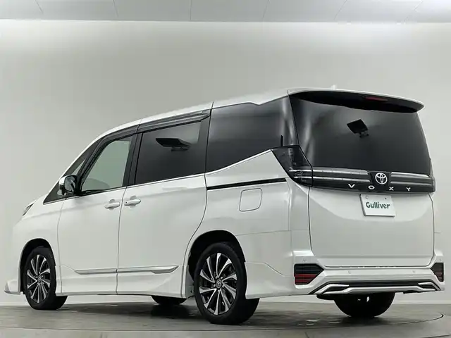 トヨタ ヴォクシー S－Z 埼玉県 2024(令6)年 1.4万km ホワイトパールクリスタルシャイン 禁煙車　快適利便ＰＫＧ　モデリスタエアロ　３眼ヘッドライト　純正１０．５型ナビ　ＣＤ　ＤＶＤ　ＢＴ　ＨＤＭＩ　ＥＴＣ２．０　アダプティブハイビーム　シートヒーター　バックカメラ　電動リアゲート