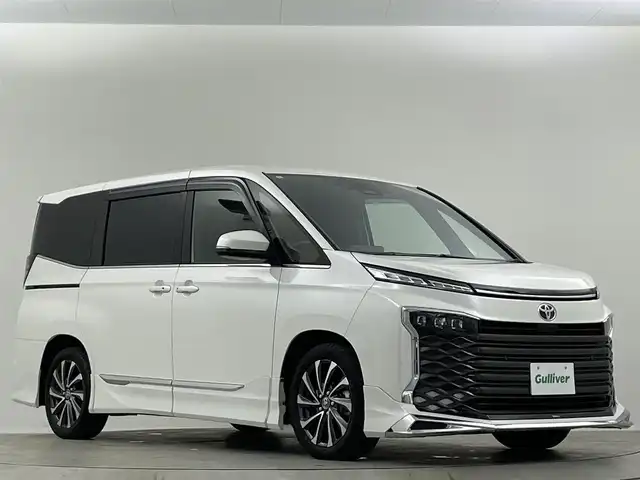 トヨタ ヴォクシー S－Z 埼玉県 2024(令6)年 1.4万km ホワイトパールクリスタルシャイン 禁煙車　快適利便ＰＫＧ　モデリスタエアロ　３眼ヘッドライト　純正１０．５型ナビ　ＣＤ　ＤＶＤ　ＢＴ　ＨＤＭＩ　ＥＴＣ２．０　アダプティブハイビーム　シートヒーター　バックカメラ　電動リアゲート