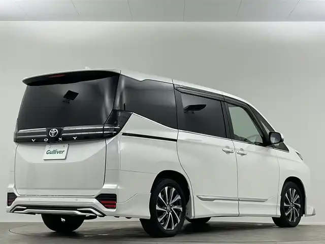 トヨタ ヴォクシー S－Z 埼玉県 2024(令6)年 1.4万km ホワイトパールクリスタルシャイン 禁煙車　快適利便ＰＫＧ　モデリスタエアロ　３眼ヘッドライト　純正１０．５型ナビ　ＣＤ　ＤＶＤ　ＢＴ　ＨＤＭＩ　ＥＴＣ２．０　アダプティブハイビーム　シートヒーター　バックカメラ　電動リアゲート