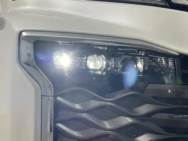 トヨタ ヴォクシー S－Z 埼玉県 2024(令6)年 1.4万km ホワイトパールクリスタルシャイン 禁煙車　快適利便ＰＫＧ　モデリスタエアロ　３眼ヘッドライト　純正１０．５型ナビ　ＣＤ　ＤＶＤ　ＢＴ　ＨＤＭＩ　ＥＴＣ２．０　アダプティブハイビーム　シートヒーター　バックカメラ　電動リアゲート