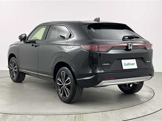 ホンダ ヴェゼル ハイブリッド e:HEV Z 熊本県 2025(令7)年 0.1千km クリスタルブラックパール ・純正９インチメモリナビ/・BT/USB/フルセグTV/・バックカメラ/・ホンダセンシング/・衝突軽減ブレーキ/・路外逸脱抑制機能/・クリアランスソナー/・横滑り防止装置/・ブラインドスポットモニター/・アダプティブクルーズコントロール/・ダウンヒルアシストコントロール/・前後コーナーセンサー/・パドルシフト/・パワーバックドア/・前席シートヒーター/・ステアリングヒーター/・ハーフレザーシート/・置くだけ充電/・オートマチックハイビーム/・LEDヘッドライト/・オートライト/・フォグランプ/・ETC2.0/・純正１８インチアルミホイール/・スマートキー/・スペアキー/・W＋サイドエアバッグ/・カーテンエアバッグ