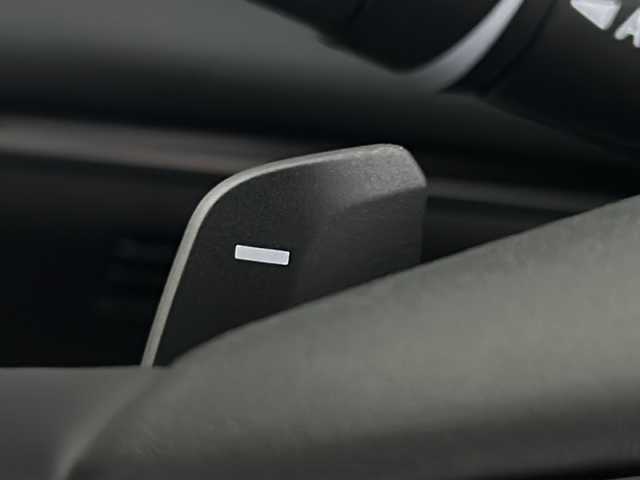 ホンダ ヴェゼル ハイブリッド e:HEV Z 熊本県 2025(令7)年 0.1千km クリスタルブラックパール ・純正９インチメモリナビ/・BT/USB/フルセグTV/・バックカメラ/・ホンダセンシング/・衝突軽減ブレーキ/・路外逸脱抑制機能/・クリアランスソナー/・横滑り防止装置/・ブラインドスポットモニター/・アダプティブクルーズコントロール/・ダウンヒルアシストコントロール/・前後コーナーセンサー/・パドルシフト/・パワーバックドア/・前席シートヒーター/・ステアリングヒーター/・ハーフレザーシート/・置くだけ充電/・オートマチックハイビーム/・LEDヘッドライト/・オートライト/・フォグランプ/・ETC2.0/・純正１８インチアルミホイール/・スマートキー/・スペアキー/・W＋サイドエアバッグ/・カーテンエアバッグ