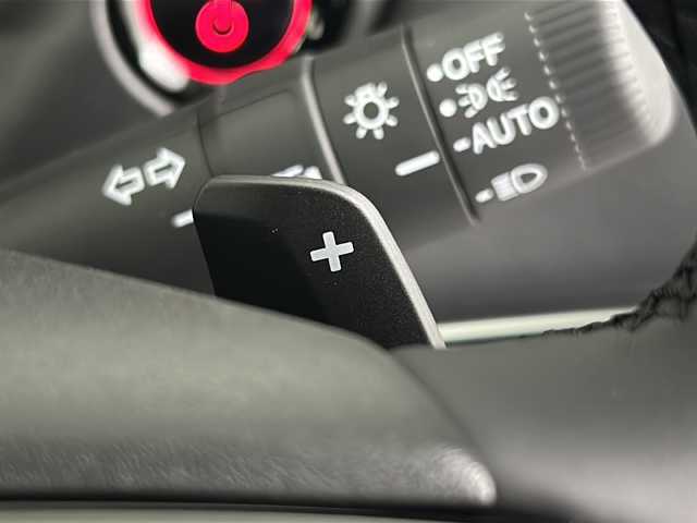 ホンダ ヴェゼル ハイブリッド e:HEV Z 熊本県 2025(令7)年 0.1千km クリスタルブラックパール ・純正９インチメモリナビ/・BT/USB/フルセグTV/・バックカメラ/・ホンダセンシング/・衝突軽減ブレーキ/・路外逸脱抑制機能/・クリアランスソナー/・横滑り防止装置/・ブラインドスポットモニター/・アダプティブクルーズコントロール/・ダウンヒルアシストコントロール/・前後コーナーセンサー/・パドルシフト/・パワーバックドア/・前席シートヒーター/・ステアリングヒーター/・ハーフレザーシート/・置くだけ充電/・オートマチックハイビーム/・LEDヘッドライト/・オートライト/・フォグランプ/・ETC2.0/・純正１８インチアルミホイール/・スマートキー/・スペアキー/・W＋サイドエアバッグ/・カーテンエアバッグ