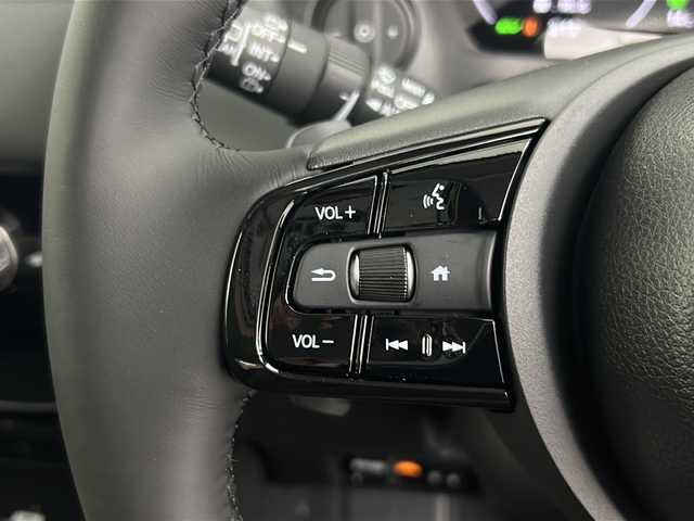 ホンダ ヴェゼル ハイブリッド e:HEV Z 熊本県 2025(令7)年 0.1千km クリスタルブラックパール ・純正９インチメモリナビ/・BT/USB/フルセグTV/・バックカメラ/・ホンダセンシング/・衝突軽減ブレーキ/・路外逸脱抑制機能/・クリアランスソナー/・横滑り防止装置/・ブラインドスポットモニター/・アダプティブクルーズコントロール/・ダウンヒルアシストコントロール/・前後コーナーセンサー/・パドルシフト/・パワーバックドア/・前席シートヒーター/・ステアリングヒーター/・ハーフレザーシート/・置くだけ充電/・オートマチックハイビーム/・LEDヘッドライト/・オートライト/・フォグランプ/・ETC2.0/・純正１８インチアルミホイール/・スマートキー/・スペアキー/・W＋サイドエアバッグ/・カーテンエアバッグ