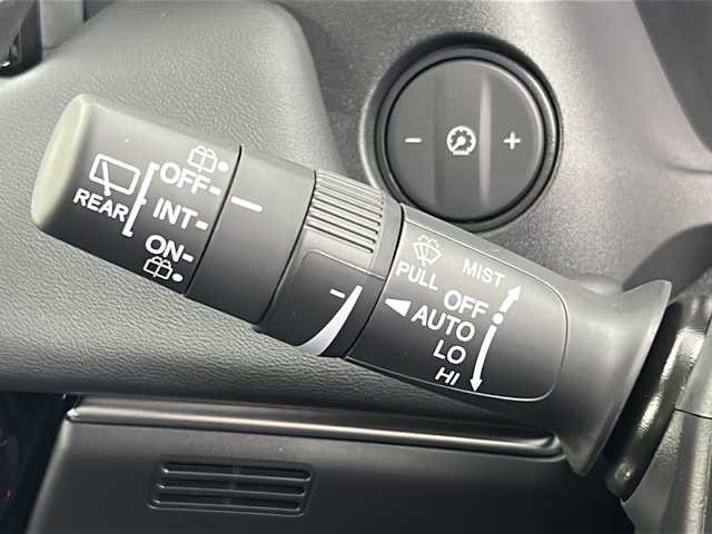 ホンダ ヴェゼル ハイブリッド e:HEV Z 熊本県 2025(令7)年 0.1千km クリスタルブラックパール ・純正９インチメモリナビ/・BT/USB/フルセグTV/・バックカメラ/・ホンダセンシング/・衝突軽減ブレーキ/・路外逸脱抑制機能/・クリアランスソナー/・横滑り防止装置/・ブラインドスポットモニター/・アダプティブクルーズコントロール/・ダウンヒルアシストコントロール/・前後コーナーセンサー/・パドルシフト/・パワーバックドア/・前席シートヒーター/・ステアリングヒーター/・ハーフレザーシート/・置くだけ充電/・オートマチックハイビーム/・LEDヘッドライト/・オートライト/・フォグランプ/・ETC2.0/・純正１８インチアルミホイール/・スマートキー/・スペアキー/・W＋サイドエアバッグ/・カーテンエアバッグ