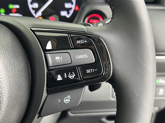 ホンダ ヴェゼル ハイブリッド e:HEV Z 熊本県 2025(令7)年 0.1千km クリスタルブラックパール ・純正９インチメモリナビ/・BT/USB/フルセグTV/・バックカメラ/・ホンダセンシング/・衝突軽減ブレーキ/・路外逸脱抑制機能/・クリアランスソナー/・横滑り防止装置/・ブラインドスポットモニター/・アダプティブクルーズコントロール/・ダウンヒルアシストコントロール/・前後コーナーセンサー/・パドルシフト/・パワーバックドア/・前席シートヒーター/・ステアリングヒーター/・ハーフレザーシート/・置くだけ充電/・オートマチックハイビーム/・LEDヘッドライト/・オートライト/・フォグランプ/・ETC2.0/・純正１８インチアルミホイール/・スマートキー/・スペアキー/・W＋サイドエアバッグ/・カーテンエアバッグ