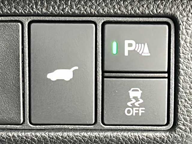 ホンダ ヴェゼル ハイブリッド e:HEV Z 熊本県 2025(令7)年 0.1千km クリスタルブラックパール ・純正９インチメモリナビ/・BT/USB/フルセグTV/・バックカメラ/・ホンダセンシング/・衝突軽減ブレーキ/・路外逸脱抑制機能/・クリアランスソナー/・横滑り防止装置/・ブラインドスポットモニター/・アダプティブクルーズコントロール/・ダウンヒルアシストコントロール/・前後コーナーセンサー/・パドルシフト/・パワーバックドア/・前席シートヒーター/・ステアリングヒーター/・ハーフレザーシート/・置くだけ充電/・オートマチックハイビーム/・LEDヘッドライト/・オートライト/・フォグランプ/・ETC2.0/・純正１８インチアルミホイール/・スマートキー/・スペアキー/・W＋サイドエアバッグ/・カーテンエアバッグ