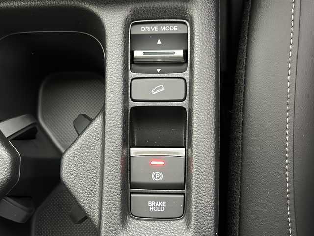 ホンダ ヴェゼル ハイブリッド e:HEV Z 熊本県 2025(令7)年 0.1千km クリスタルブラックパール ・純正９インチメモリナビ/・BT/USB/フルセグTV/・バックカメラ/・ホンダセンシング/・衝突軽減ブレーキ/・路外逸脱抑制機能/・クリアランスソナー/・横滑り防止装置/・ブラインドスポットモニター/・アダプティブクルーズコントロール/・ダウンヒルアシストコントロール/・前後コーナーセンサー/・パドルシフト/・パワーバックドア/・前席シートヒーター/・ステアリングヒーター/・ハーフレザーシート/・置くだけ充電/・オートマチックハイビーム/・LEDヘッドライト/・オートライト/・フォグランプ/・ETC2.0/・純正１８インチアルミホイール/・スマートキー/・スペアキー/・W＋サイドエアバッグ/・カーテンエアバッグ