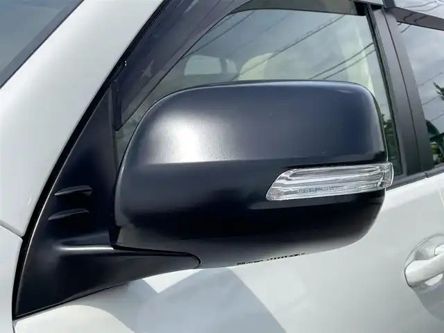 トヨタ ランドクルーザー プラド TX Lパッケージ 千葉県 2017(平29)年 2.1万km ホワイトパールクリスタルシャイン AIS検査済み/RAYSチームデイトナFDXアルミホイール/BFグッドリッチM/T KM2ホワイトレタータイヤ/リフトアップキット（フロント40ミリリア20ミリ）（社外）/ルーフラック/フロントカメラ＋モニターセット（社外）/サンルーフ/SDナビ/フルセグ/バックカメラ/ベージュ革シート/前席パワーシート/シートヒーター/電動格納サードシート/クルーズコントロール/ETC/JAOSオーバーフェンダー（社外）/JAOSフェンダーガーニッシュ（社外）/ウッド調ステアリング（社外）/【2406037343】/【社外パーツ取付有】
