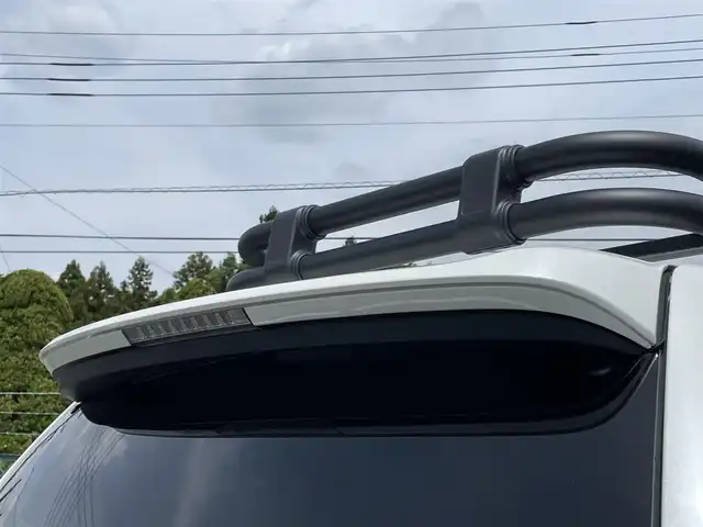 トヨタ ランドクルーザー プラド TX Lパッケージ 千葉県 2017(平29)年 2.1万km ホワイトパールクリスタルシャイン AIS検査済み/RAYSチームデイトナFDXアルミホイール/BFグッドリッチM/T KM2ホワイトレタータイヤ/リフトアップキット（フロント40ミリリア20ミリ）（社外）/ルーフラック/フロントカメラ＋モニターセット（社外）/サンルーフ/SDナビ/フルセグ/バックカメラ/ベージュ革シート/前席パワーシート/シートヒーター/電動格納サードシート/クルーズコントロール/ETC/JAOSオーバーフェンダー（社外）/JAOSフェンダーガーニッシュ（社外）/ウッド調ステアリング（社外）/【2406037343】/【社外パーツ取付有】