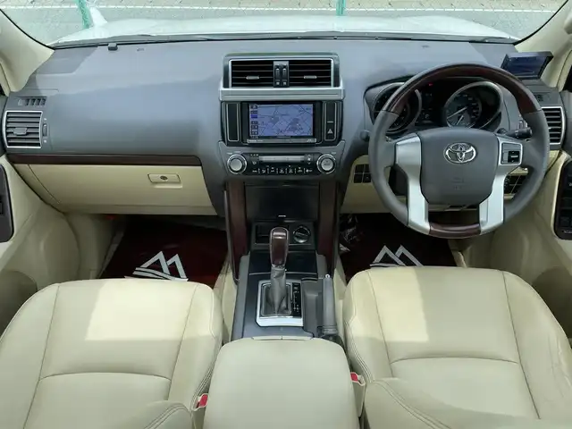 トヨタ ランドクルーザー プラド TX Lパッケージ 千葉県 2017(平29)年 2.1万km ホワイトパールクリスタルシャイン AIS検査済み/RAYSチームデイトナFDXアルミホイール/BFグッドリッチM/T KM2ホワイトレタータイヤ/リフトアップキット（フロント40ミリリア20ミリ）（社外）/ルーフラック/フロントカメラ＋モニターセット（社外）/サンルーフ/SDナビ/フルセグ/バックカメラ/ベージュ革シート/前席パワーシート/シートヒーター/電動格納サードシート/クルーズコントロール/ETC/JAOSオーバーフェンダー（社外）/JAOSフェンダーガーニッシュ（社外）/ウッド調ステアリング（社外）/【2406037343】/【社外パーツ取付有】