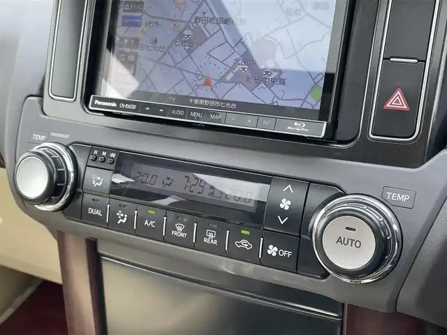 トヨタ ランドクルーザー プラド TX Lパッケージ 千葉県 2017(平29)年 2.1万km ホワイトパールクリスタルシャイン AIS検査済み/RAYSチームデイトナFDXアルミホイール/BFグッドリッチM/T KM2ホワイトレタータイヤ/リフトアップキット（フロント40ミリリア20ミリ）（社外）/ルーフラック/フロントカメラ＋モニターセット（社外）/サンルーフ/SDナビ/フルセグ/バックカメラ/ベージュ革シート/前席パワーシート/シートヒーター/電動格納サードシート/クルーズコントロール/ETC/JAOSオーバーフェンダー（社外）/JAOSフェンダーガーニッシュ（社外）/ウッド調ステアリング（社外）/【2406037343】/【社外パーツ取付有】
