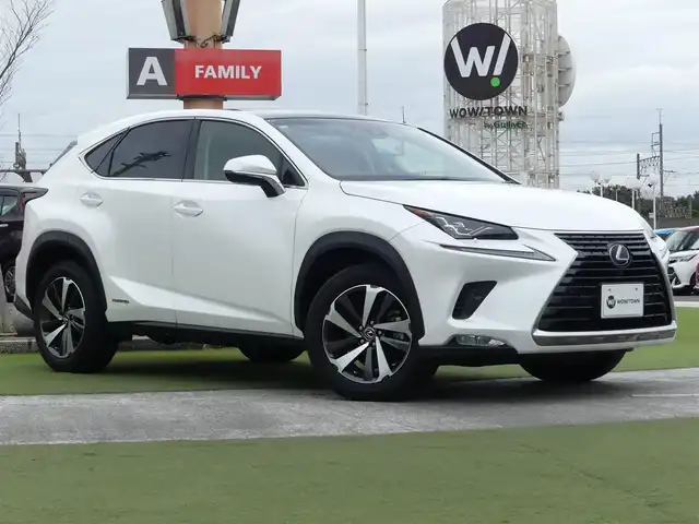 レクサス ＮＸ 300h Iパッケージ 千葉県 2019(平31)年 4.4万km ソニッククォーツ Lexus Safety System+/・プリクラッシュセーフティ/・レーンディパーチャーアラート/・オートハイビーム/・レーダークルーズコントロール/・ブラインドスポットモニター/アイドリングストップ/パワーバックドア/パノラマガラスルーフ/純正SDナビ/地デジTV/【DVD/CD再生機能　Bluetooth接続】/パノラミックビューモニター/リバース連動ドアミラー（左/右）/革巻きステアリング/ステアリングヒーター/ステアリングスイッチ/パドルシフト/前席パワーシート/シートヒーター/ETC（2.0）/LEDヘッドライト/LEDフォグライト/ウインカーミラー/クリアランスソナー/純正18インチアルミホイル/サイド/カーテンエアバッグ/スマートキー
