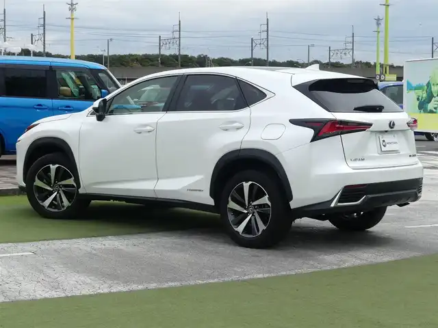 レクサス ＮＸ 300h Iパッケージ 千葉県 2019(平31)年 4.4万km ソニッククォーツ Lexus Safety System+/・プリクラッシュセーフティ/・レーンディパーチャーアラート/・オートハイビーム/・レーダークルーズコントロール/・ブラインドスポットモニター/アイドリングストップ/パワーバックドア/パノラマガラスルーフ/純正SDナビ/地デジTV/【DVD/CD再生機能　Bluetooth接続】/パノラミックビューモニター/リバース連動ドアミラー（左/右）/革巻きステアリング/ステアリングヒーター/ステアリングスイッチ/パドルシフト/前席パワーシート/シートヒーター/ETC（2.0）/LEDヘッドライト/LEDフォグライト/ウインカーミラー/クリアランスソナー/純正18インチアルミホイル/サイド/カーテンエアバッグ/スマートキー