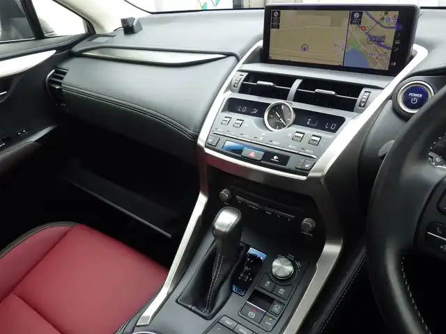 レクサス ＮＸ 300h Iパッケージ 千葉県 2019(平31)年 4.4万km ソニッククォーツ Lexus Safety System+/・プリクラッシュセーフティ/・レーンディパーチャーアラート/・オートハイビーム/・レーダークルーズコントロール/・ブラインドスポットモニター/アイドリングストップ/パワーバックドア/パノラマガラスルーフ/純正SDナビ/地デジTV/【DVD/CD再生機能　Bluetooth接続】/パノラミックビューモニター/リバース連動ドアミラー（左/右）/革巻きステアリング/ステアリングヒーター/ステアリングスイッチ/パドルシフト/前席パワーシート/シートヒーター/ETC（2.0）/LEDヘッドライト/LEDフォグライト/ウインカーミラー/クリアランスソナー/純正18インチアルミホイル/サイド/カーテンエアバッグ/スマートキー