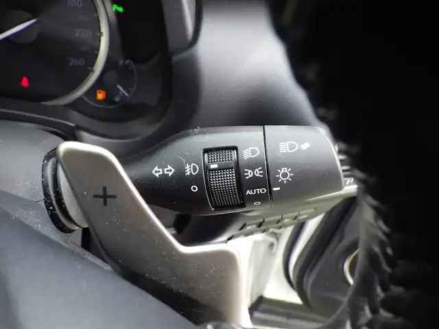 レクサス ＮＸ 300h Iパッケージ 千葉県 2019(平31)年 4.4万km ソニッククォーツ Lexus Safety System+/・プリクラッシュセーフティ/・レーンディパーチャーアラート/・オートハイビーム/・レーダークルーズコントロール/・ブラインドスポットモニター/アイドリングストップ/パワーバックドア/パノラマガラスルーフ/純正SDナビ/地デジTV/【DVD/CD再生機能　Bluetooth接続】/パノラミックビューモニター/リバース連動ドアミラー（左/右）/革巻きステアリング/ステアリングヒーター/ステアリングスイッチ/パドルシフト/前席パワーシート/シートヒーター/ETC（2.0）/LEDヘッドライト/LEDフォグライト/ウインカーミラー/クリアランスソナー/純正18インチアルミホイル/サイド/カーテンエアバッグ/スマートキー