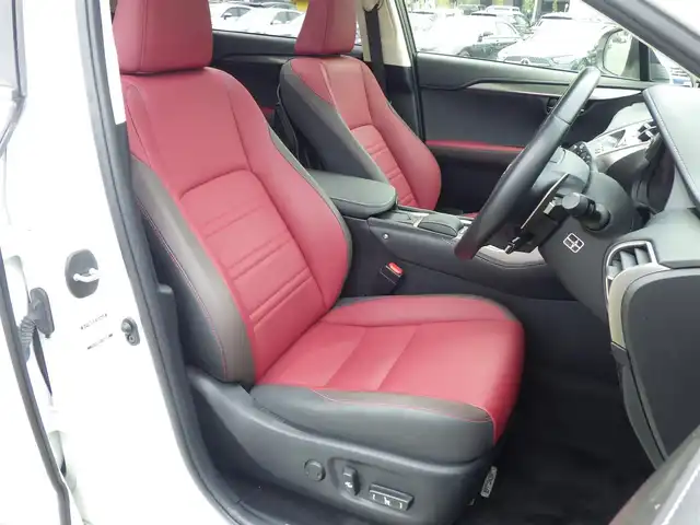 レクサス ＮＸ 300h Iパッケージ 千葉県 2019(平31)年 4.4万km ソニッククォーツ Lexus Safety System+/・プリクラッシュセーフティ/・レーンディパーチャーアラート/・オートハイビーム/・レーダークルーズコントロール/・ブラインドスポットモニター/アイドリングストップ/パワーバックドア/パノラマガラスルーフ/純正SDナビ/地デジTV/【DVD/CD再生機能　Bluetooth接続】/パノラミックビューモニター/リバース連動ドアミラー（左/右）/革巻きステアリング/ステアリングヒーター/ステアリングスイッチ/パドルシフト/前席パワーシート/シートヒーター/ETC（2.0）/LEDヘッドライト/LEDフォグライト/ウインカーミラー/クリアランスソナー/純正18インチアルミホイル/サイド/カーテンエアバッグ/スマートキー
