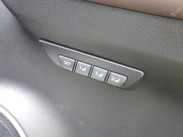 レクサス ＮＸ 300h Iパッケージ 千葉県 2019(平31)年 4.4万km ソニッククォーツ Lexus Safety System+/・プリクラッシュセーフティ/・レーンディパーチャーアラート/・オートハイビーム/・レーダークルーズコントロール/・ブラインドスポットモニター/アイドリングストップ/パワーバックドア/パノラマガラスルーフ/純正SDナビ/地デジTV/【DVD/CD再生機能　Bluetooth接続】/パノラミックビューモニター/リバース連動ドアミラー（左/右）/革巻きステアリング/ステアリングヒーター/ステアリングスイッチ/パドルシフト/前席パワーシート/シートヒーター/ETC（2.0）/LEDヘッドライト/LEDフォグライト/ウインカーミラー/クリアランスソナー/純正18インチアルミホイル/サイド/カーテンエアバッグ/スマートキー