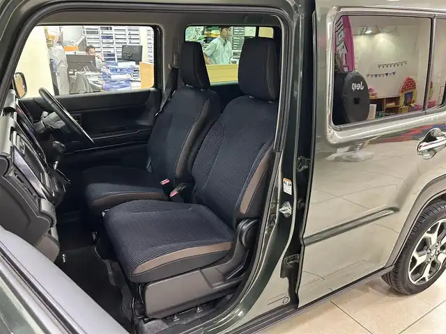 スズキ ハスラー Jスタイル ターボ 東京都 2021(令3)年 1.4万km クールカーキパールメタリック/ホワイト2トーンルーフ ワンオーナー/純正ナビ/(CD/DVD/Bluetooth/TVフルセグ/USB/スマートフォンリンク)/バック&全方位カメラ/前席シートヒーター/プリクラッシュセーフティ/レーダークルーズコントロール/LKA/前後コーナーセンサー/スマートキー/プッシュスタート/オートライト/LEDライト/ETC/純正フロアマット/ドライブレコーダー/(DRV5185)/ISOFIX/パドルシフト/革巻きステアリング/ステアリングスイッチ/ルーフレール/リアプライバシーガラス/アイドリングストップ/電動格納ウィンカーミラー/純正15インチアルミホイール/W+サイドSRS&ABS/横滑り防止装置/取扱説明書/ディーラー記録簿/(R6．1/R7．2)