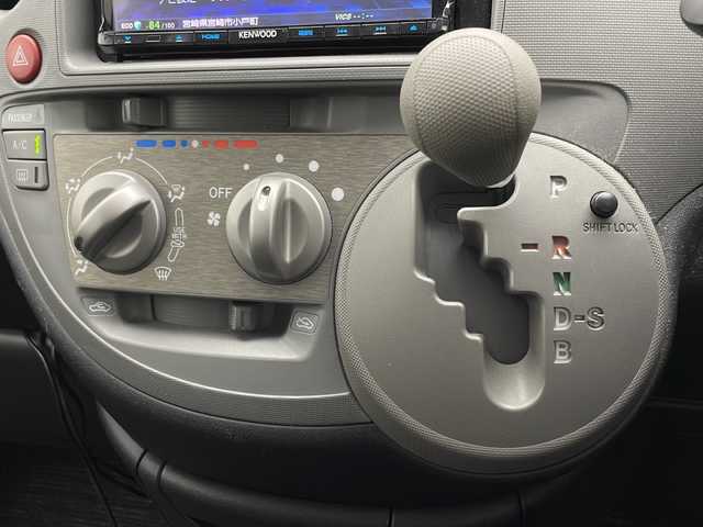トヨタ シエンタ X LTD 宮崎県 2010(平22)年 4.8万km ホワイトパールマイカ/ダークブルーマイカM 社外ナビ　/Ｂｌｕｅｔｏｏｔｈ　/ＣＤ／ＤＶＤ/ＡＭ／ＦＭ　/片側パワースライドドア　/バックカメラ　/純正フロアーマット　/ドアバイザー /ｈキセノンヘッドライト/プロジェクターヘッドランプ/フォグランプ ETC
