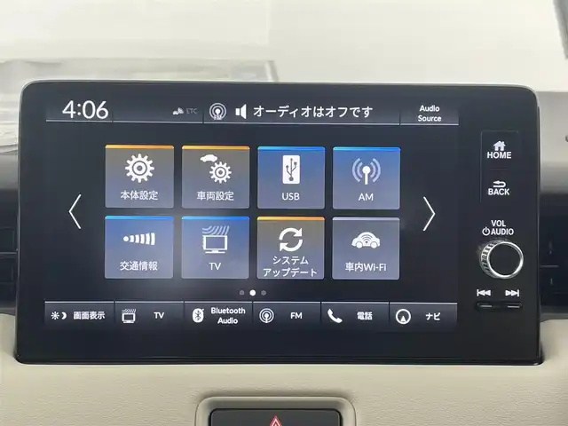 ホンダ ヴェゼル ハイブリッド e:HEV Z PLaYパッケージ 大分県 2025(令7)年 0.1千km パールⅡ 登録済未使用車/Honda SENSING/・衝突軽減ブレーキ（CMBS）/・誤発進抑制機能/・後方誤発進抑制機能/・近距離衝突軽減ブレーキ/・歩行者事故低減ステアリング/・路外逸脱抑制機能/・渋滞追従機能付アダプティブクルーズコントロール（ACC）/・車線維持支援システム（LKAS）/・トラフィックジャムアシスト（渋滞運転支援機能）/・先行車発進お知らせ機能/・標識認識機能/・オートハイビーム/・パーキングセンサーシステム/・アダプティブドライビングビーム/・ブラインドスポットインフォメーション/Honda CONNECTディスプレー/(フルセグTV、BT対応、USB、AM/FM/・AppleCarPlay、AndroidAuto)/ステアリングスイッチ/バックカメラ/ETC2.0車載器/ワイヤレス充電/ステアリングヒーター/パワーバックドア/横滑り防止装置/電動格納ミラー/ハーフレザーシート/・前席シートヒーター/オートブレーキホールド/オートライト/LEDヘッドライト/LEDフォグ/純正18インチアルミホイール/保証書、取説、スペアキー有り