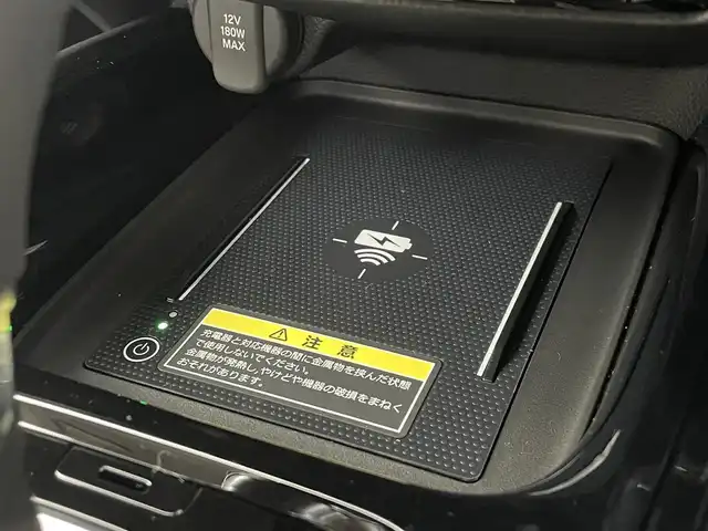 ホンダ ヴェゼル ハイブリッド e:HEV Z PLaYパッケージ 大分県 2025(令7)年 0.1千km パールⅡ 登録済未使用車/Honda SENSING/・衝突軽減ブレーキ（CMBS）/・誤発進抑制機能/・後方誤発進抑制機能/・近距離衝突軽減ブレーキ/・歩行者事故低減ステアリング/・路外逸脱抑制機能/・渋滞追従機能付アダプティブクルーズコントロール（ACC）/・車線維持支援システム（LKAS）/・トラフィックジャムアシスト（渋滞運転支援機能）/・先行車発進お知らせ機能/・標識認識機能/・オートハイビーム/・パーキングセンサーシステム/・アダプティブドライビングビーム/・ブラインドスポットインフォメーション/Honda CONNECTディスプレー/(フルセグTV、BT対応、USB、AM/FM/・AppleCarPlay、AndroidAuto)/ステアリングスイッチ/バックカメラ/ETC2.0車載器/ワイヤレス充電/ステアリングヒーター/パワーバックドア/横滑り防止装置/電動格納ミラー/ハーフレザーシート/・前席シートヒーター/オートブレーキホールド/オートライト/LEDヘッドライト/LEDフォグ/純正18インチアルミホイール/保証書、取説、スペアキー有り