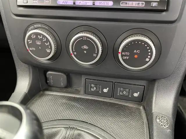 マツダ ロードスター 20周年記念車 大分県 2010(平22)年 7.5万km クリスタルホワイトパールマイカ 社外ナビ/（ワンセグ/AM/FM/Bluetooth）/6速マニュアル/レザーシート/シートヒーター/ETC/ステアリングスイッチ/純正アルミホイール/オートエアコン/オートウインドウ/保証書・取扱説明書/スペアキー