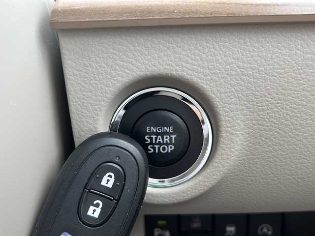 スズキ ラパン X 兵庫県 2020(令2)年 2.2万km シフォンアイボリーメタリック 登録時走行距離21145km/ホワイトルーフ/ホワイトドアミラー/セーフティサポート/デュアルセンサーブレーキサポート/ワンオーナー/純正8型ナビ/CD/DVD/フルセグTV/Bluetooth/Blu-ray/HDMI入出力/全方位カメラ/ナビ連動ドライブレコーダー/運転席シートヒーター/HIDヘッドランプ/ビルトインETC/スマートキー/エンジンプッシュスタート/純正14インチAW/純正フロアマット/ドアバイザー/保証書/取説/スペアキー