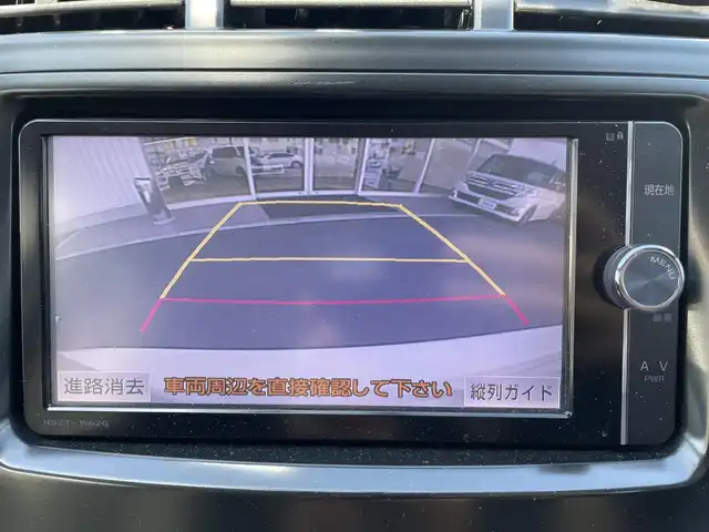 トヨタ プリウス α G チューンブラック 大阪府 2013(平25)年 8.7万km ホワイトパールクリスタルシャイン (株)IDOMが運営する【じしゃロン東大阪店】の自社ローン専用車両になりますこちらは現金またはオートローンご利用時の価格です。自社ローンご希望の方は別途その旨お申付け下さい/純正ナビ 【NSZT-W62G】/(フルセグTV/CD/DVD/BT/FM/AM)/ハーフレザーシート/デジタルインナーミラー付きドライブレコーダー/バックカメラ/クルーズコントロール/LEDヘッドライト/ビルトインETC/スマートキー＆プッシュスタート/ステアリングスイッチ/オートライト/オートエアコン/ヘッドライトウォッシャー/純正16インチアルミ/取説（車両・ナビ）