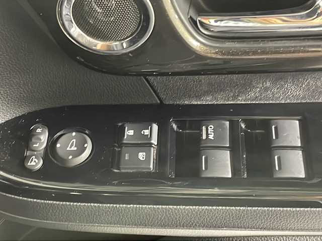 ホンダ Ｎ ＢＯＸ カスタム G L ホンダセンシング 沖縄県 2019(令1)年 5.6万km プラチナホワイトパール 禁煙車/県外仕入れ/8インチ純正ナビ/【CD/DVD/フルセグTV/BT】/片側パワースライドドア/バックカメラ/ドライブレコーダー/ETC/ステアリングリモコン/ホンダセンシング/→衝突被害軽減システム/→レーンキープアシスト/→コーナーセンサー/LEDヘッドライト/オートライト