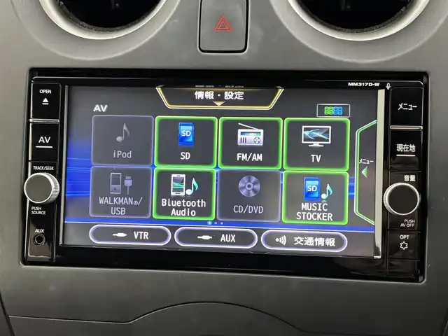 日産 ノート X 大阪府 2017(平29)年 5.6万km シャイニングブルー 純正ナビ（フルセグＴＶ／ＣＤ／ＤＶＤ／ＢＴ）/衝突被害軽減システム　/レーンキープ　/横滑り防止装置　　/オートライト　/純正フロアマット　/ステアリングスイッチ　/プッシュスタート　/電動格納式ドアミラー　/ＡＢＳ