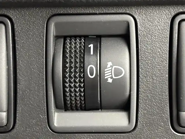 日産 ノート X 大阪府 2017(平29)年 5.6万km シャイニングブルー 純正ナビ（フルセグＴＶ／ＣＤ／ＤＶＤ／ＢＴ）/衝突被害軽減システム　/レーンキープ　/横滑り防止装置　　/オートライト　/純正フロアマット　/ステアリングスイッチ　/プッシュスタート　/電動格納式ドアミラー　/ＡＢＳ