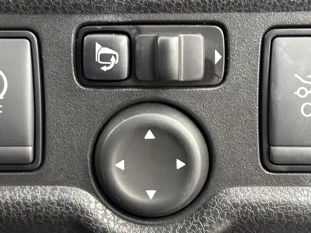 日産 ノート X 大阪府 2017(平29)年 5.6万km シャイニングブルー 純正ナビ（フルセグＴＶ／ＣＤ／ＤＶＤ／ＢＴ）/衝突被害軽減システム　/レーンキープ　/横滑り防止装置　　/オートライト　/純正フロアマット　/ステアリングスイッチ　/プッシュスタート　/電動格納式ドアミラー　/ＡＢＳ