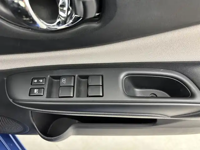 日産 ノート X 大阪府 2017(平29)年 5.6万km シャイニングブルー 純正ナビ（フルセグＴＶ／ＣＤ／ＤＶＤ／ＢＴ）/衝突被害軽減システム　/レーンキープ　/横滑り防止装置　　/オートライト　/純正フロアマット　/ステアリングスイッチ　/プッシュスタート　/電動格納式ドアミラー　/ＡＢＳ