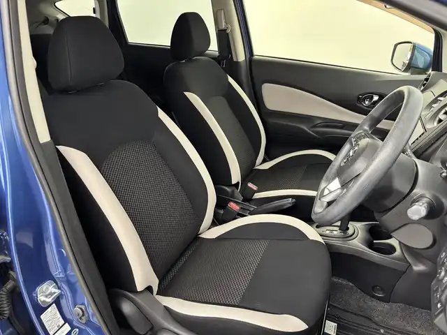 日産 ノート X 大阪府 2017(平29)年 5.6万km シャイニングブルー 純正ナビ（フルセグＴＶ／ＣＤ／ＤＶＤ／ＢＴ）/衝突被害軽減システム　/レーンキープ　/横滑り防止装置　　/オートライト　/純正フロアマット　/ステアリングスイッチ　/プッシュスタート　/電動格納式ドアミラー　/ＡＢＳ