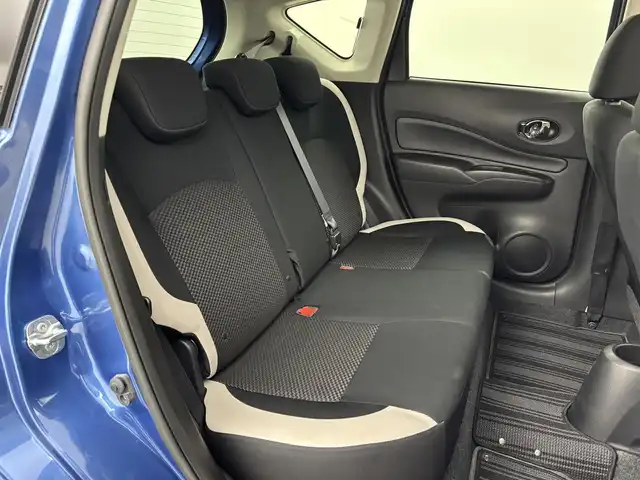 日産 ノート X 大阪府 2017(平29)年 5.6万km シャイニングブルー 純正ナビ（フルセグＴＶ／ＣＤ／ＤＶＤ／ＢＴ）/衝突被害軽減システム　/レーンキープ　/横滑り防止装置　　/オートライト　/純正フロアマット　/ステアリングスイッチ　/プッシュスタート　/電動格納式ドアミラー　/ＡＢＳ