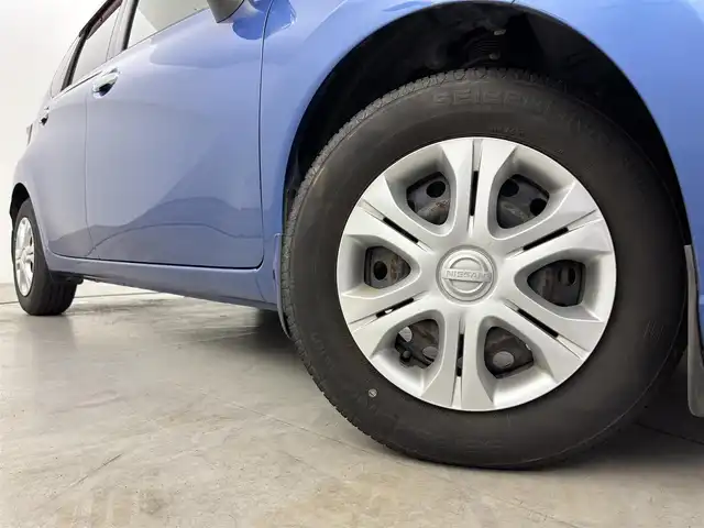 日産 ノート X 大阪府 2017(平29)年 5.6万km シャイニングブルー 純正ナビ（フルセグＴＶ／ＣＤ／ＤＶＤ／ＢＴ）/衝突被害軽減システム　/レーンキープ　/横滑り防止装置　　/オートライト　/純正フロアマット　/ステアリングスイッチ　/プッシュスタート　/電動格納式ドアミラー　/ＡＢＳ