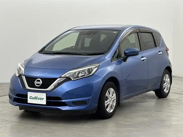 日産 ノート X 大阪府 2017(平29)年 5.6万km シャイニングブルー 純正ナビ（フルセグＴＶ／ＣＤ／ＤＶＤ／ＢＴ）/衝突被害軽減システム　/レーンキープ　/横滑り防止装置　　/オートライト　/純正フロアマット　/ステアリングスイッチ　/プッシュスタート　/電動格納式ドアミラー　/ＡＢＳ